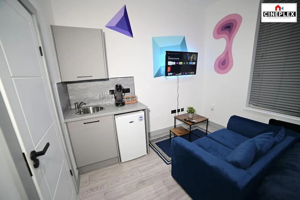 Cheerful 1Bed Studio Flat With Netflix And Wi-Fi By Cineplex Short Lets & Serviced Apartments London