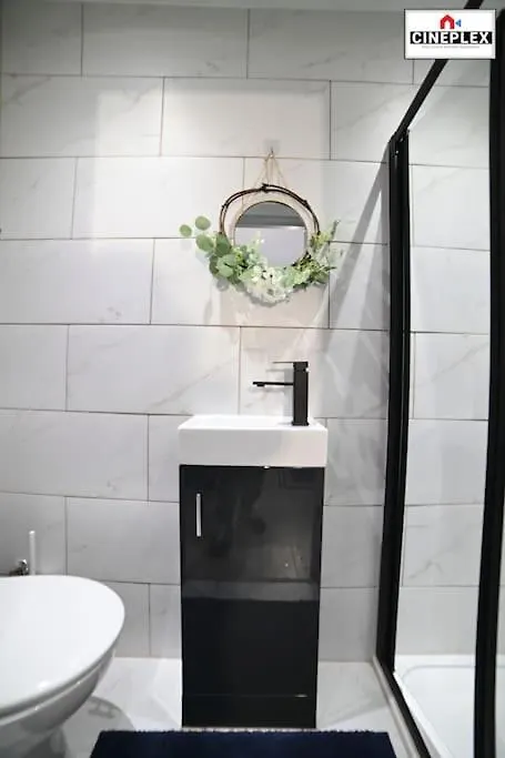 Cheerful 1Bed Studio Flat With Netflix And Wi-Fi By Cineplex Short Lets & Serviced Apartments London 0*,  United Kingdom