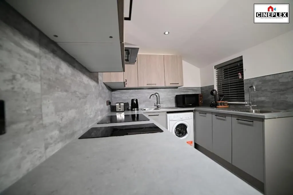 Cheerful 1Bed Studio Flat With Netflix And Wi-Fi By Cineplex Short Lets & Serviced Apartments London