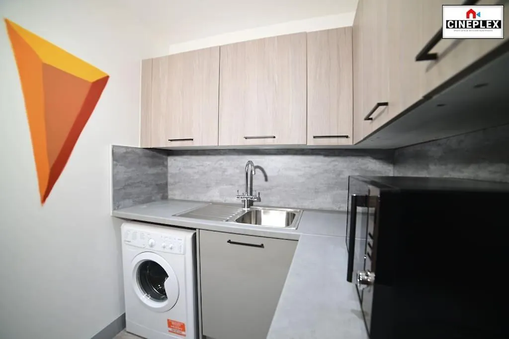 Cheerful 1Bed Studio Flat With Netflix And Wi-Fi By Cineplex Short Lets & Serviced Apartments London