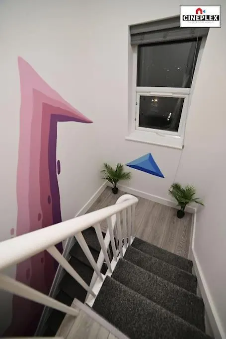 Cheerful 1Bed Studio Flat With Netflix And Wi-Fi By Cineplex Short Lets & Serviced Apartments London United Kingdom